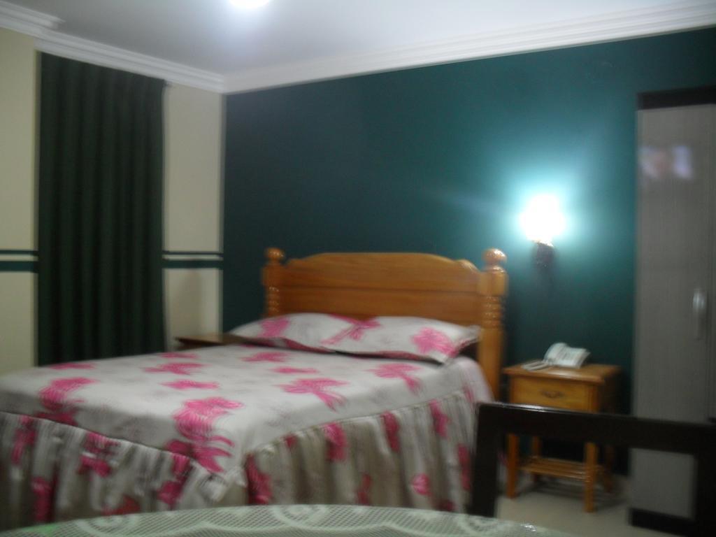 Hostal Corona Blanca Сукре Номер фото